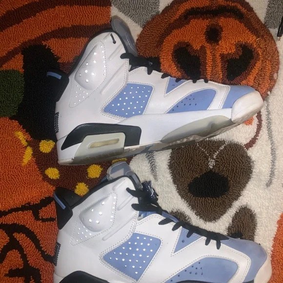 Jordan 6 UNC